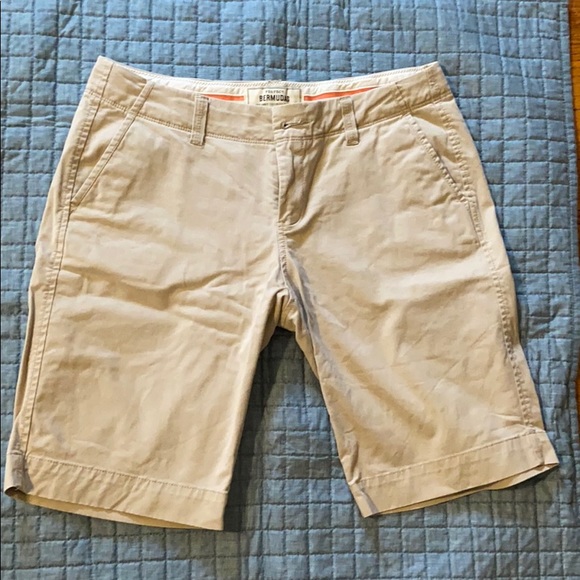 Khaki Old Navy Bermuda shorts - Picture 1 of 3